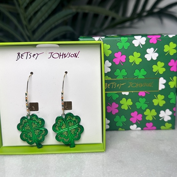 NWT Betsey Johnson Green Clover Lucky Set of St Patricks Day Earrings - Picture 3 of 3
